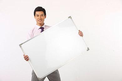 英国销量月榜：《生化危机4重制版》霸榜 主机销量小幅下降